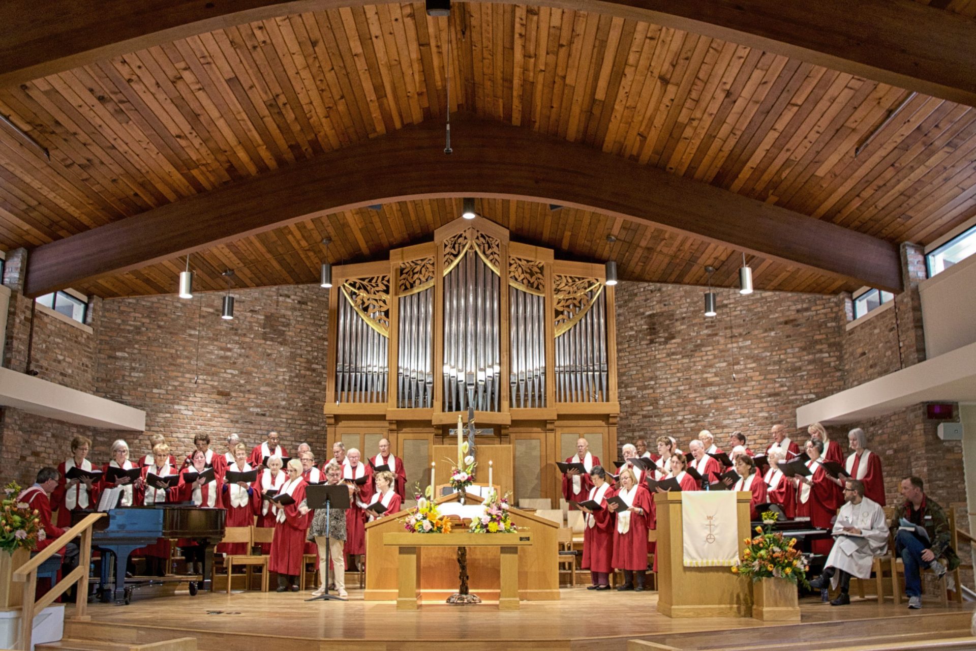 The First Congregational Choir with Sarah playing violin